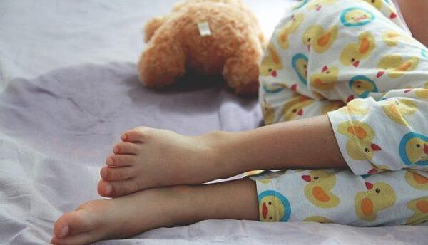 Неволно уриниране при малки деца