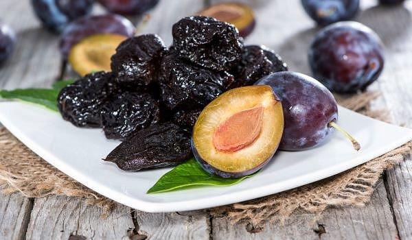 Сини сливи при запек